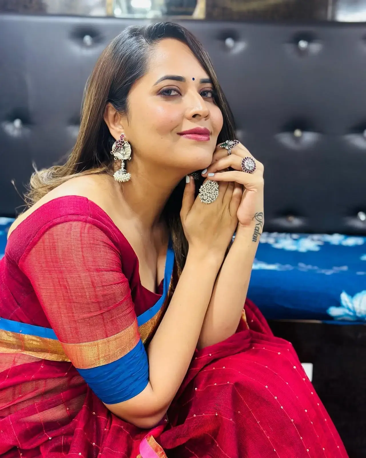 GLAMOROUS SOUTH INDIAN ACTRESS ANASUYA BHARADWAJ IN TRADITIONAL RED SAREE 4